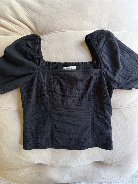Abercrombie & Fitch Tops - Abercrombie & Fitch Black Textured Puff Sleeve Short Sleeve Top